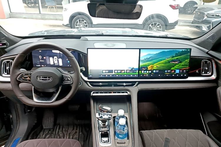 Used Geely Auto Monjaro L 2026 Model Oriental Yao 2.0TD Automatic Wangyue Edition Center Console