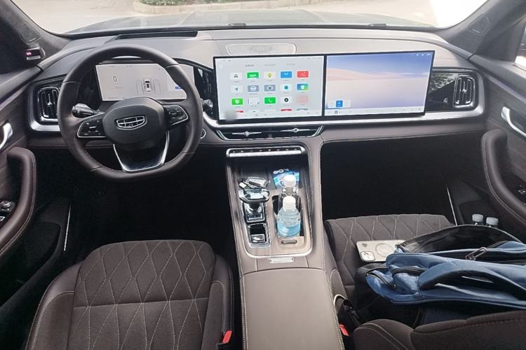 Used Geely Auto Monjaro L 2026 Model Oriental Yao 2.0TD Automatic Wangyue Edition Center Console