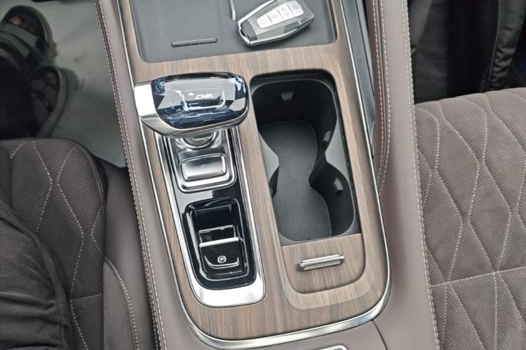 Used Geely Auto Monjaro L 2026 Model Oriental Yao 2.0TD Automatic Wangyue Edition Gear Lever