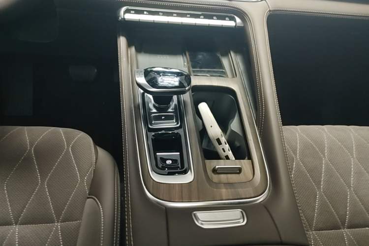 Used Geely Auto Monjaro L 2026 Model Oriental Yao 2.0TD Automatic Wangyue Edition Gear Lever