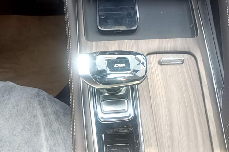 Used Geely Auto Monjaro L 2026 Model Oriental Yao 2.0TD Automatic Xiaohan Edition Gear Lever