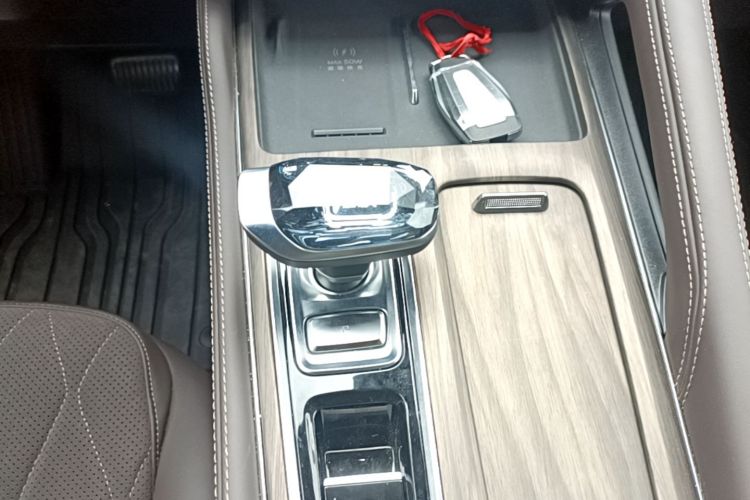 Used Geely Auto Monjaro L 2026 Model Oriental Yao 2.0TD Automatic Wangyue Edition Gear Lever