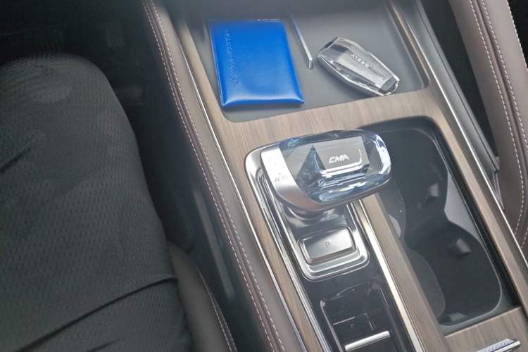 Used Geely Auto Monjaro L 2026 Model Oriental Yao 2.0TD Automatic Wangyue Edition Gear Lever
