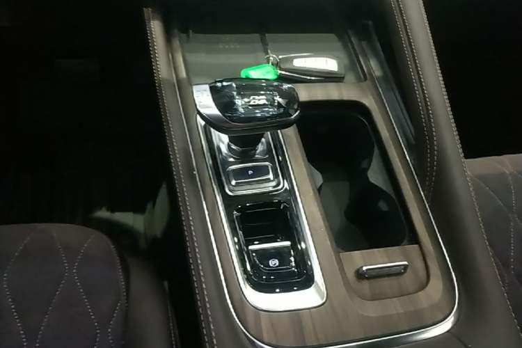 Used Geely Auto Monjaro L 2026 Model Oriental Yao 2.0TD Automatic Wangyue Edition Gear Lever