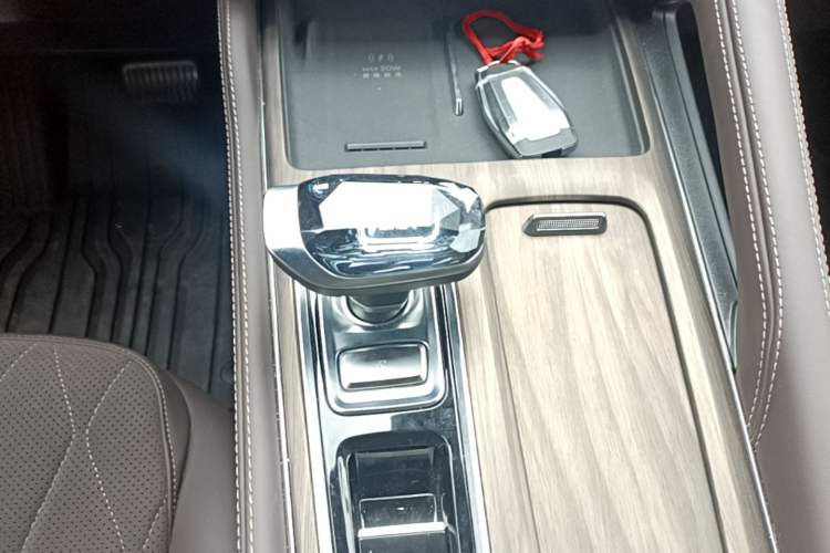 Used Geely Auto Monjaro L 2026 Model Oriental Yao 2.0TD Automatic Wangyue Edition Gear Lever