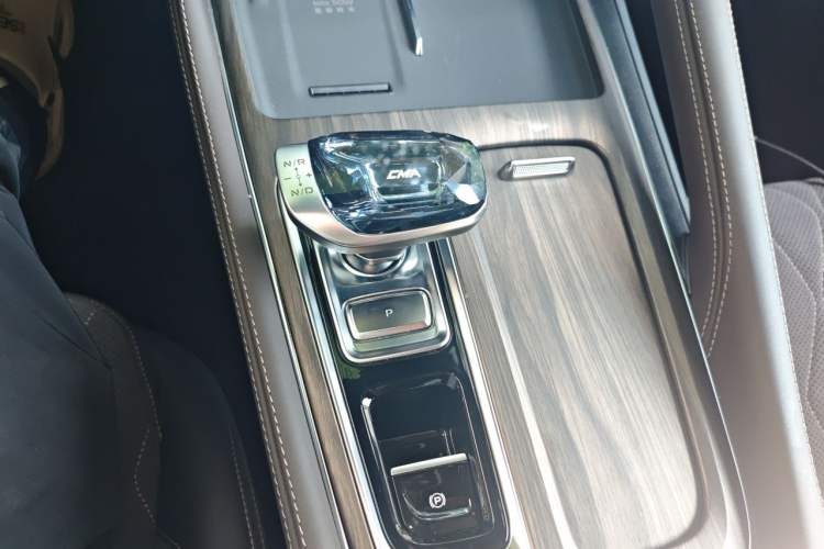 Used Geely Auto Monjaro L 2026 Model Oriental Yao 2.0TD Automatic Wangyue Edition Gear Lever