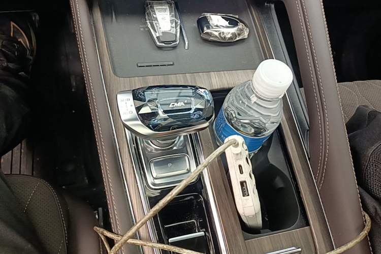 Used Geely Auto Monjaro L 2026 Model Oriental Yao 2.0TD Automatic Wangyue Edition Gear Lever