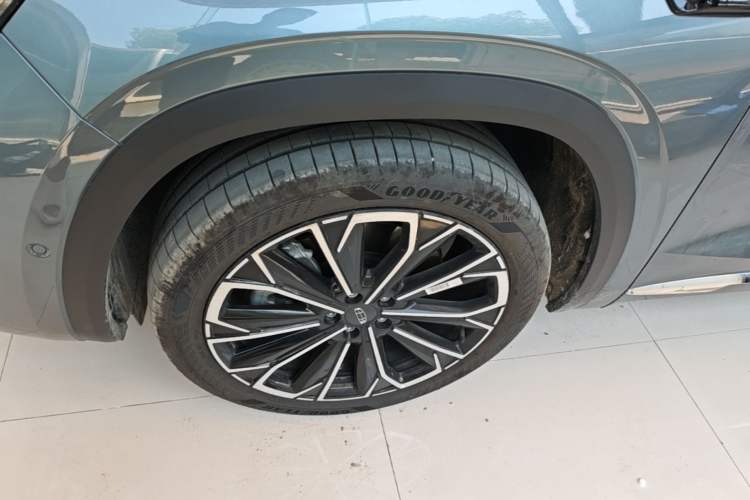 Used Geely Auto Monjaro L 2026 Model Oriental Yao 2.0TD Automatic Wangyue Edition Left Front Wheel Hub