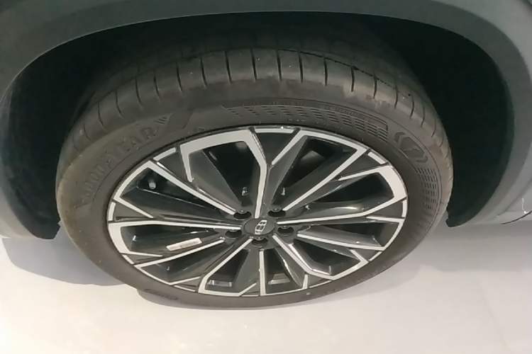 Used Geely Auto Monjaro L 2026 Model Oriental Yao 2.0TD Automatic Wangyue Edition Left Front Wheel Hub