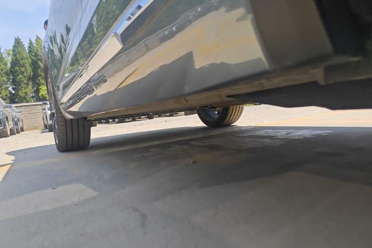 Used Geely Auto Monjaro L 2026 Model Oriental Yao 2.0TD Automatic Wangyue Edition Left Side Sill