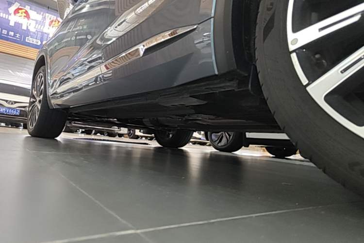 Used Geely Auto Monjaro L 2026 Model Oriental Yao 2.0TD Automatic Lanxing Edition Left Side Sill