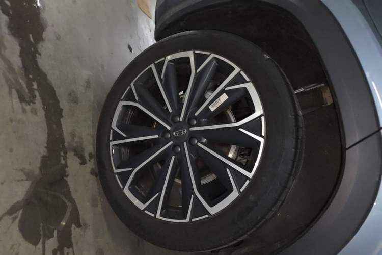 Used Geely Auto Monjaro L 2026 Model Oriental Yao 2.0TD Automatic Wangyue Edition Right Rear Wheel Hub