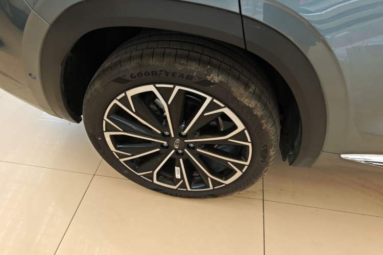 Used Geely Auto Monjaro L 2026 Model Oriental Yao 2.0TD Automatic Wangyue Edition Right Rear Wheel Hub