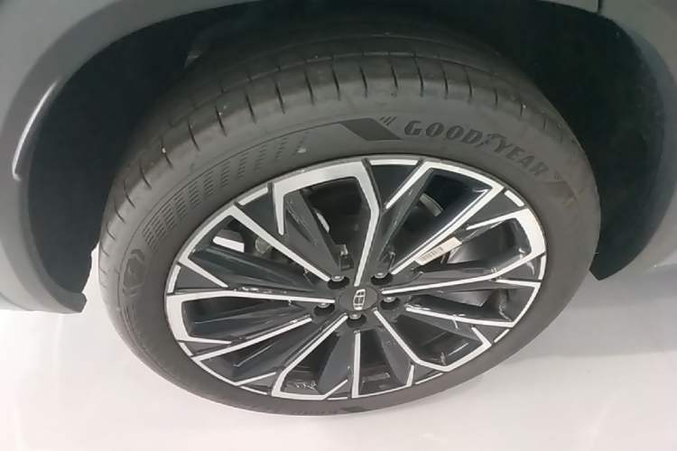 Used Geely Auto Monjaro L 2026 Model Oriental Yao 2.0TD Automatic Wangyue Edition Right Rear Wheel Hub