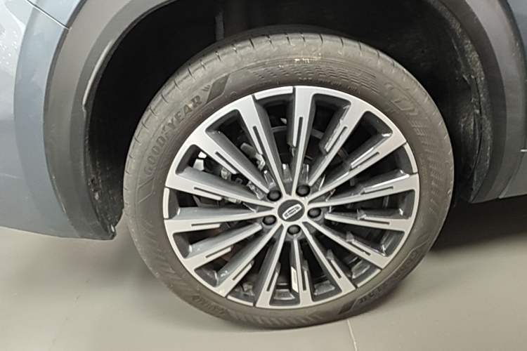 Used Geely Auto Monjaro L 2026 Model Oriental Yao 2.0TD Automatic Lanxing Edition Right Rear Wheel Hub