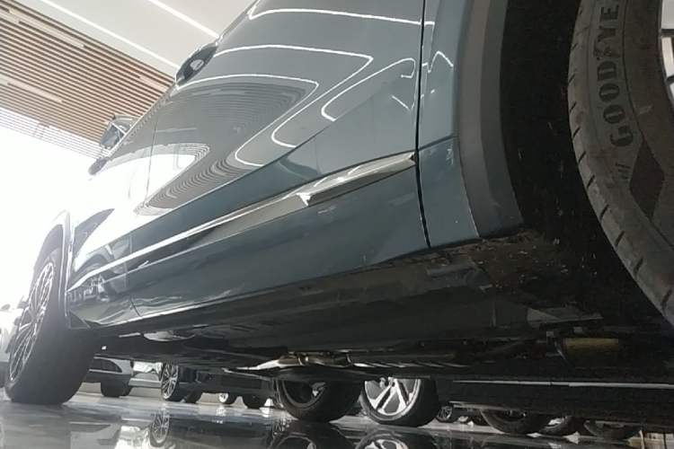 Used Geely Auto Monjaro L 2026 Model Oriental Yao 2.0TD Automatic Wangyue Edition Right Side Sill
