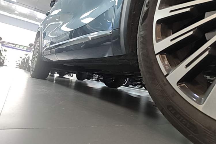Used Geely Auto Monjaro L 2026 Model Oriental Yao 2.0TD Automatic Lanxing Edition Right Side Sill