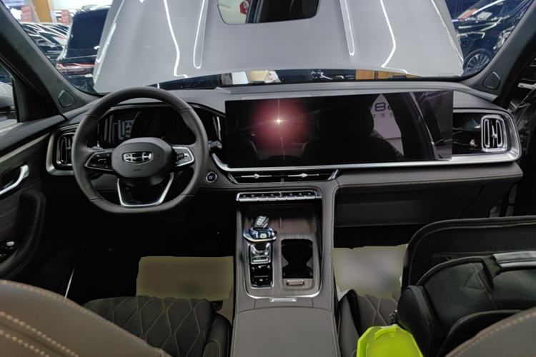 Used Geely Auto Monjaro L 2026 Model Oriental Yao 2.0TD Automatic Lanxing Edition Center Console