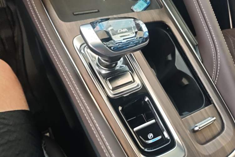 Used Geely Auto Monjaro L 2026 Model Oriental Yao 2.0TD Automatic Wangyue Edition Gear Lever