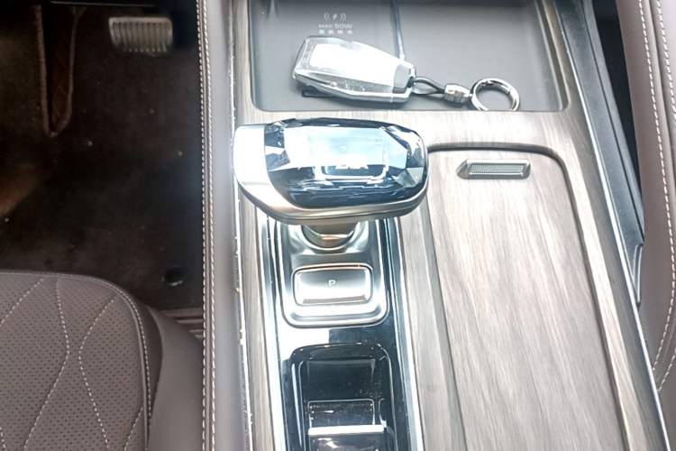 Used Geely Auto Monjaro L 2026 Model Oriental Yao 2.0TD Automatic Lanxing Edition Gear Lever
