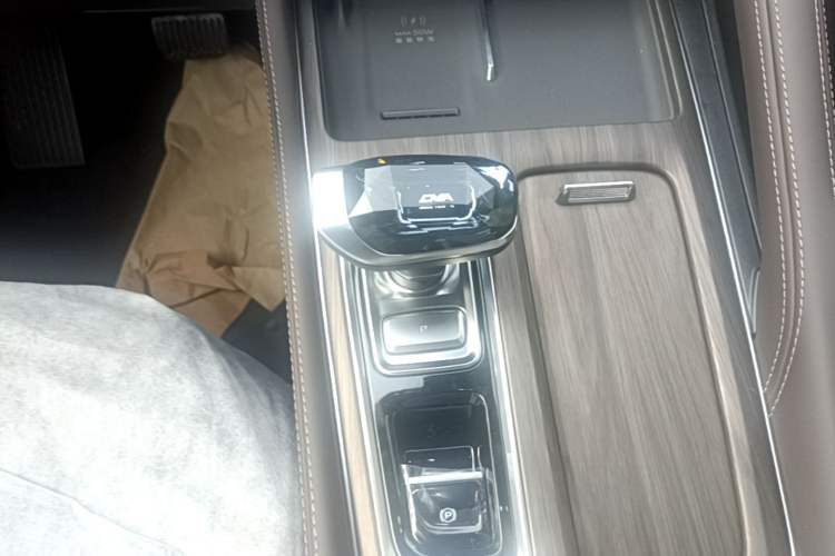 Used Geely Auto Monjaro L 2026 Model Oriental Yao 2.0TD Automatic Wangyue Edition Gear Lever