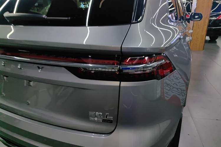 Used Geely Auto Monjaro L 2026 Model Oriental Yao 2.0TD Automatic Lanxing Edition Right Rear Taillight