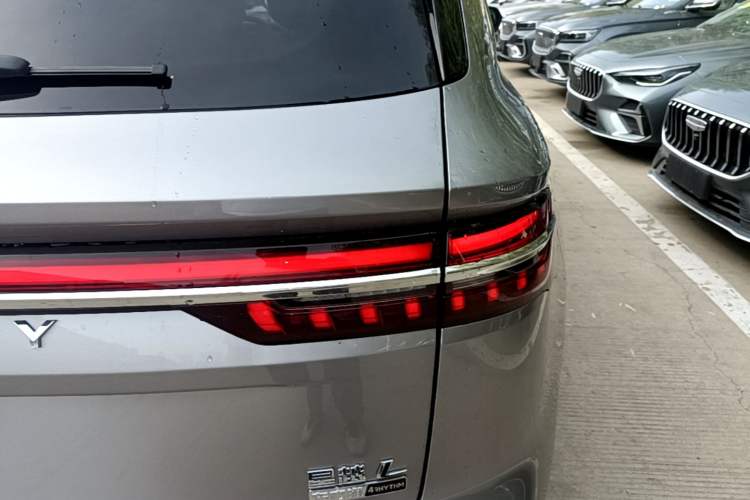 Used Geely Auto Monjaro L 2026 Model Oriental Yao 2.0TD Automatic Wangyue Edition Right Rear Taillight