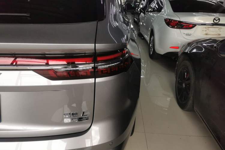 Used Geely Auto Monjaro L 2026 Model Oriental Yao 2.0TD Automatic Lanxing Edition Right Rear Taillight