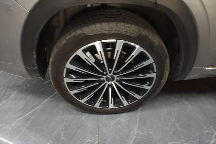 Used Geely Auto Monjaro L 2026 Model Oriental Yao 2.0TD Automatic Xiaohan Edition Right Rear Wheel Hub