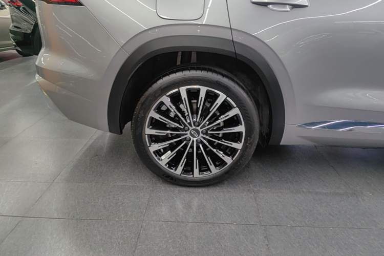 Used Geely Auto Monjaro L 2026 Model Oriental Yao 2.0TD Automatic Lanxing Edition Right Rear Wheel Hub