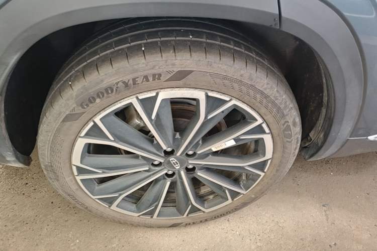 Used Geely Auto Monjaro L 2026 Model Oriental Yao 2.0TD Automatic Wangyue Edition Right Rear Wheel Hub
