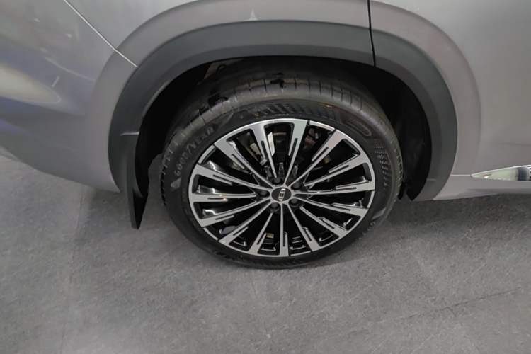 Used Geely Auto Monjaro L 2026 Model Oriental Yao 2.0TD Automatic Lanxing Edition Right Rear Wheel Hub