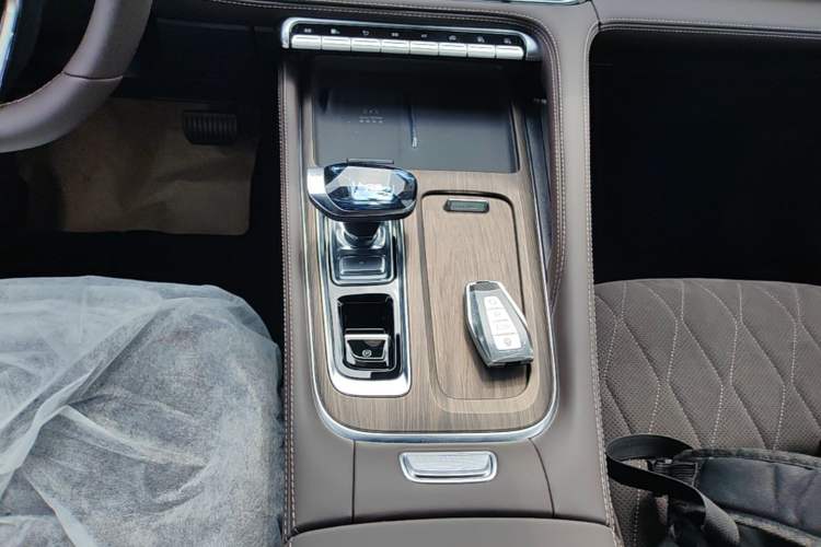 Used Geely Auto Monjaro L 2026 Model Oriental Yao 2.0TD Automatic Xiaohan Edition Gear Lever