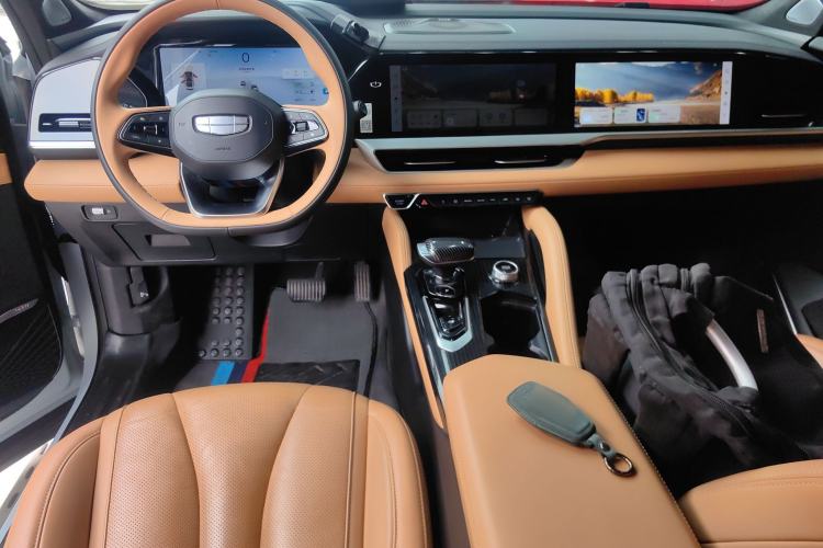 Used Geely Auto Monjaro L Extended Range Electric Version 2022 1.5T DHT Range-Extending Electric Supreme Edition Center Console
