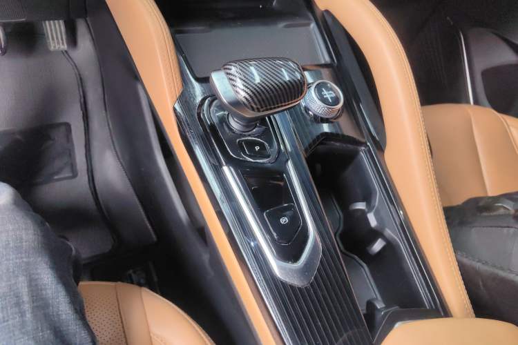 Used Geely Auto Monjaro L Extended Range Electric Version 2022 1.5T DHT Range-Extending Electric Supreme Edition Gear Lever
