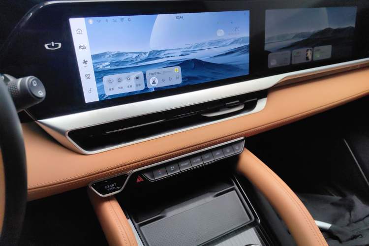 Used Geely Auto Monjaro L Extended Range Electric Version 2022 1.5T DHT Range-Extending Electric Supreme Edition Audio And AC Panel