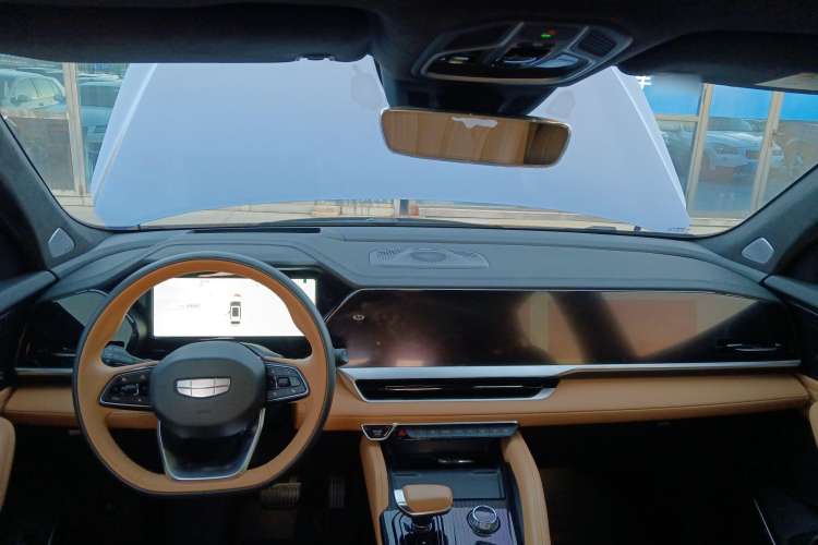 Used Geely Auto Monjaro L Extended Range Electric Version 2022 1.5T DHT Range-Extending Electric Supreme Edition Center Console