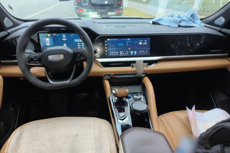 Used Geely Auto Monjaro L Extended Range Electric Version 2022 1.5T DHT Range-Extending Electric Supreme Edition Center Console