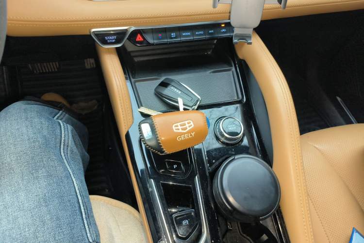 Used Geely Auto Monjaro L Extended Range Electric Version 2022 1.5T DHT Range-Extending Electric Supreme Edition Gear Lever