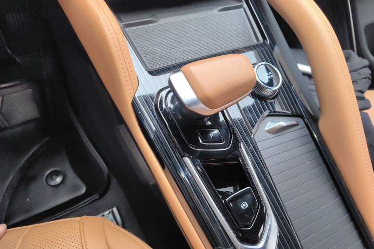 Used Geely Auto Monjaro L Extended Range Electric Version 2022 1.5T DHT Range-Extending Electric Supreme Edition Gear Lever
