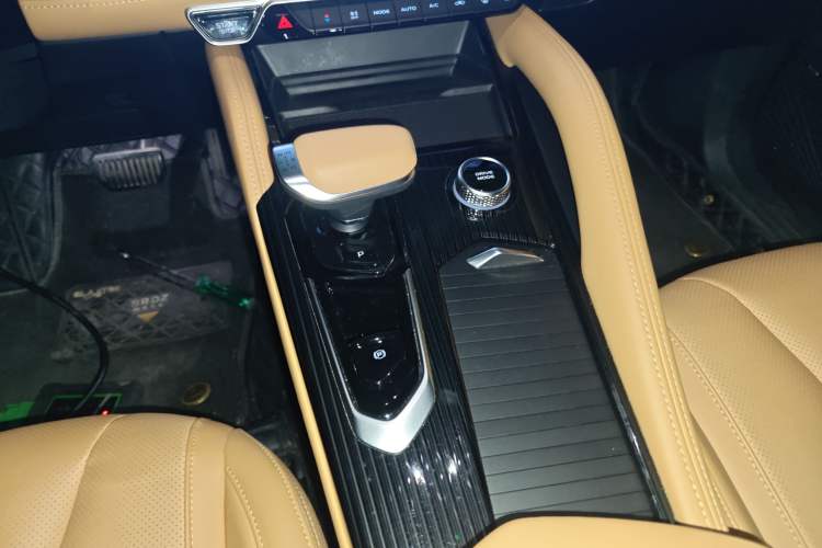 Used Geely Auto Monjaro L Extended Range Electric Version 2022 1.5T DHT Range-Extending Electric Supreme Edition Gear Lever