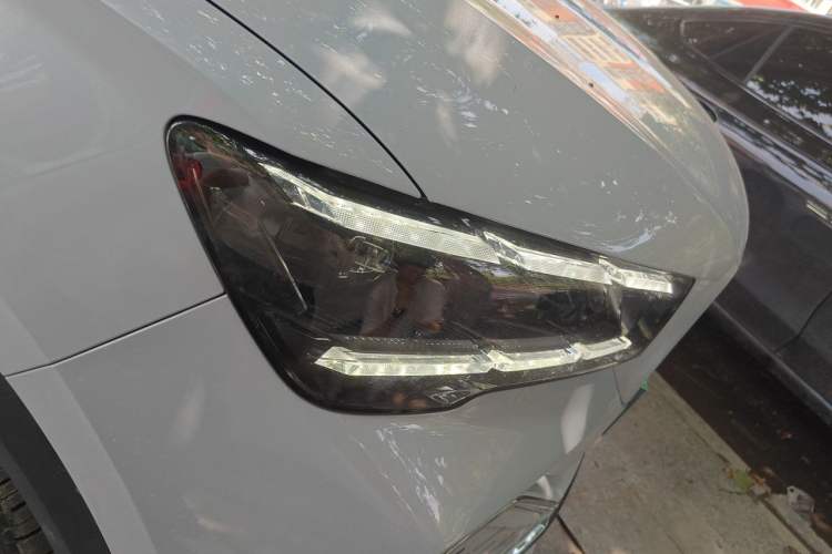 Used Geely Auto Monjaro L Extended Range Electric Version 2022 1.5T DHT Range-Extending Electric Supreme Edition Right Front Headlight
