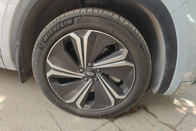 Used Geely Auto Monjaro L Extended Range Electric Version 2022 1.5T DHT Range-Extending Electric Supreme Edition Right Front Wheel Hub