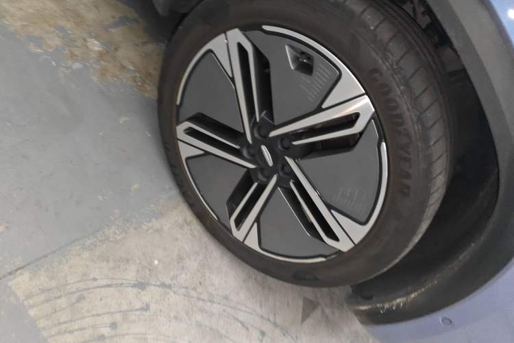 Used Geely Auto Monjaro L Extended Range Electric Version 2022 1.5T DHT Range-Extending Electric Flagship Edition Right Front Wheel Hub