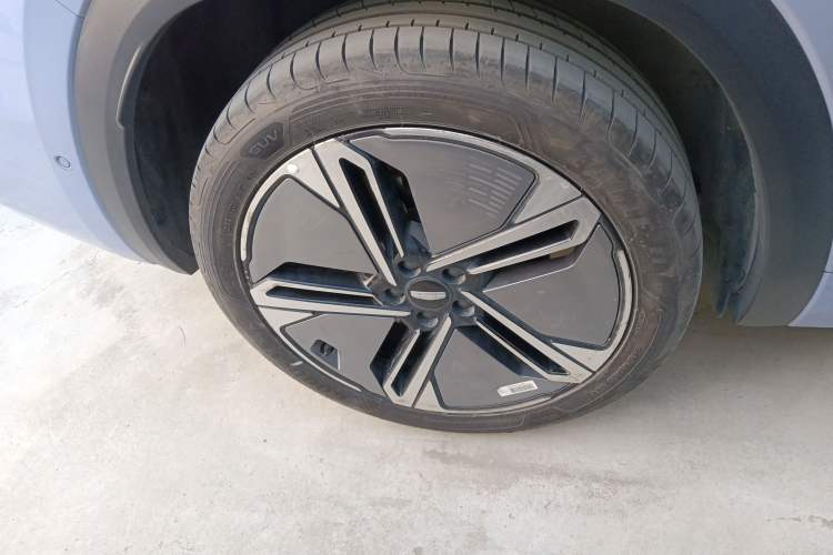Used Geely Auto Monjaro L Extended Range Electric Version 2022 1.5T DHT Range-Extending Electric Supreme Edition Right Rear Wheel Hub