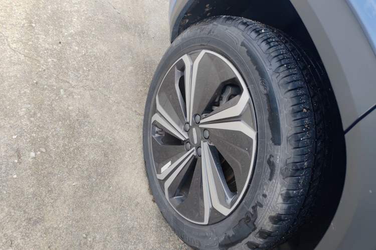 Used Geely Auto Monjaro L Extended Range Electric Version 2022 1.5T DHT Range-Extending Electric Flagship Edition Right Rear Wheel Hub