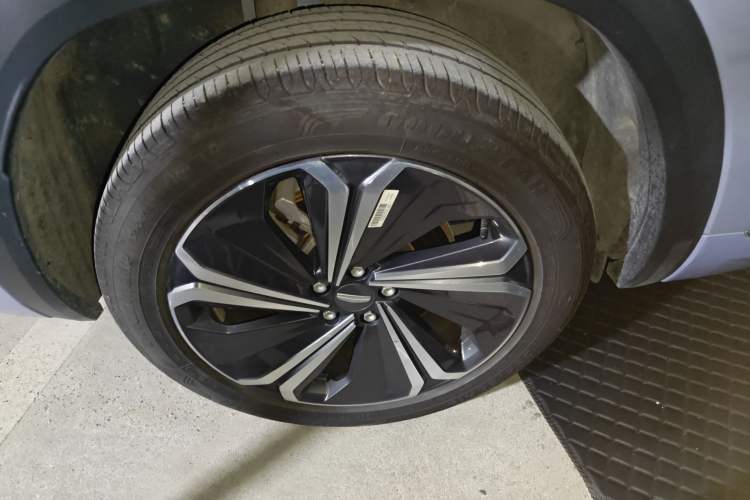 Used Geely Auto Monjaro L Extended Range Electric Version 2022 1.5T DHT Range-Extending Electric Supreme Edition Right Rear Wheel Hub