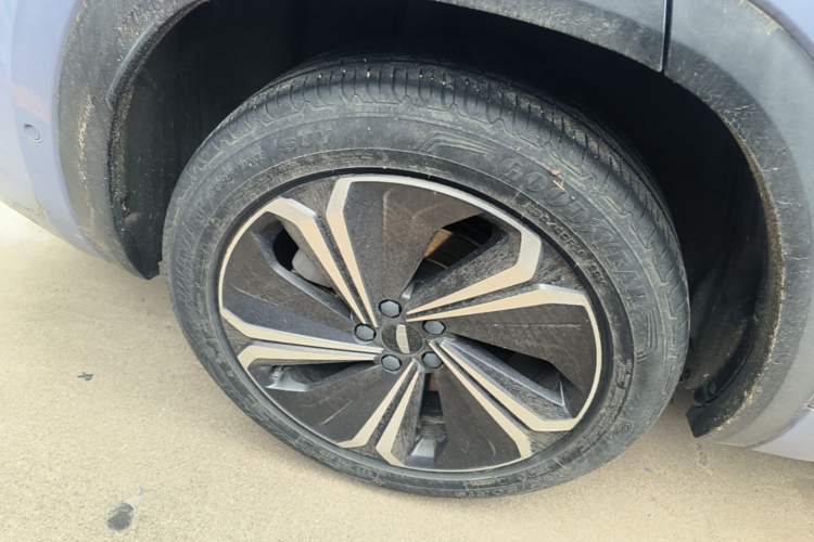 Used Geely Auto Monjaro L Extended Range Electric Version 2022 1.5T DHT Range-Extending Electric Flagship Edition Right Rear Wheel Hub