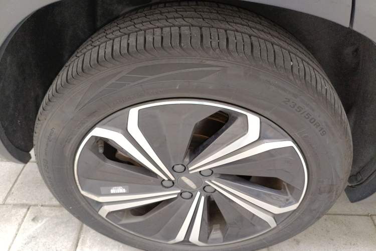 Used Geely Auto Monjaro L Extended Range Electric Version 2022 1.5T DHT Range-Extending Electric Flagship Edition Right Rear Wheel Hub
