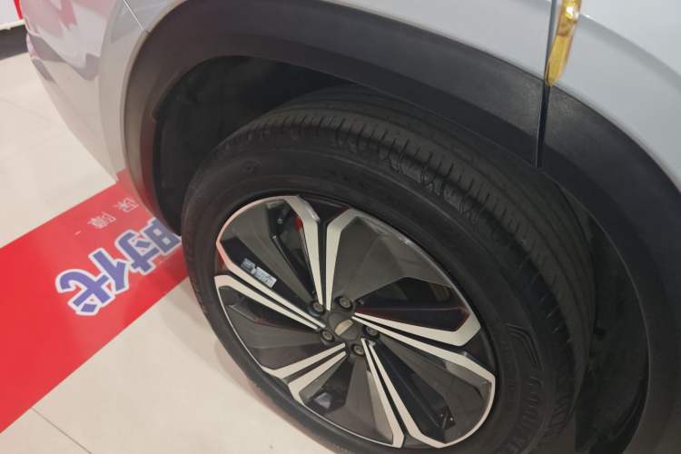 Used Geely Auto Monjaro L Extended Range Electric Version 2022 1.5T DHT Range-Extending Electric Supreme Edition Right Rear Wheel Hub